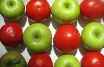 Apple and Tomato helps improve muscular strength and delays aging