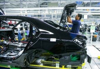 Mercedes replacing robots with human workers at Sindelfingen plant